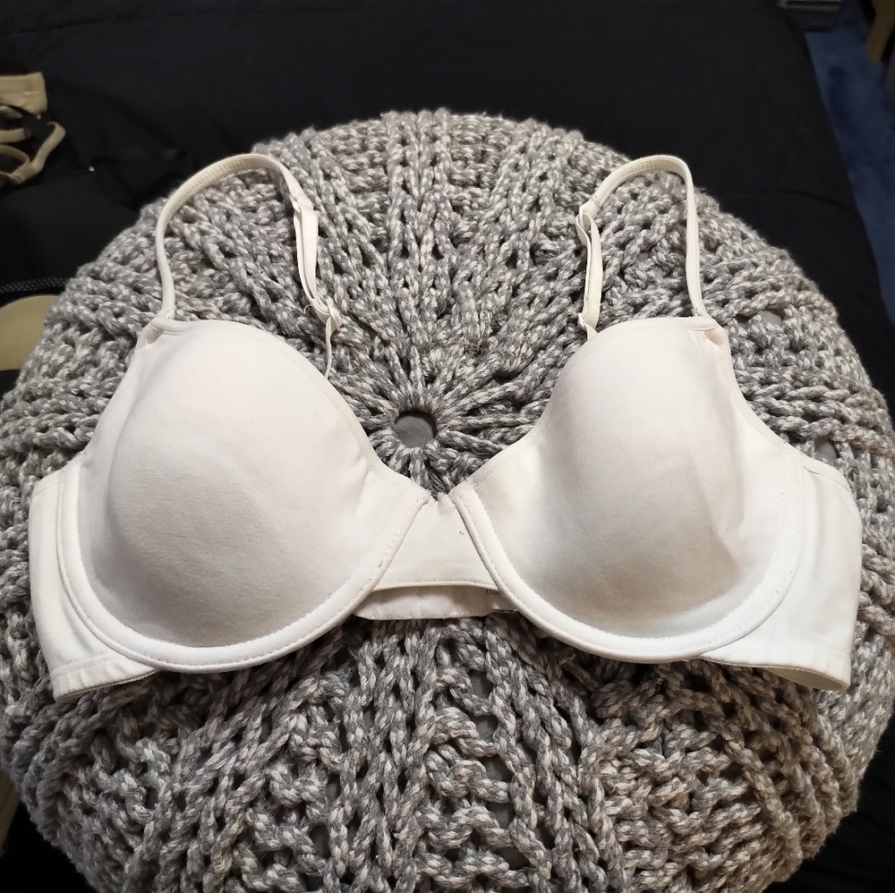 Demi Bra